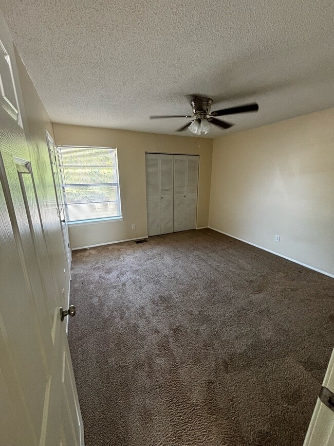 Building Photo - 727 S Main St