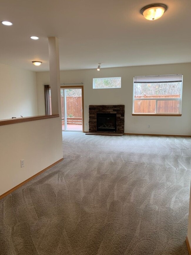 Building Photo - Beautiful 3-bd, 2.5-bath house The Ridge in Kent.