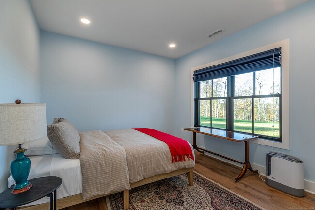 Building Photo - 42 Pond Ridge Rd