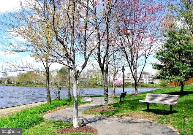 Building Photo - 2844 Yarling Ct