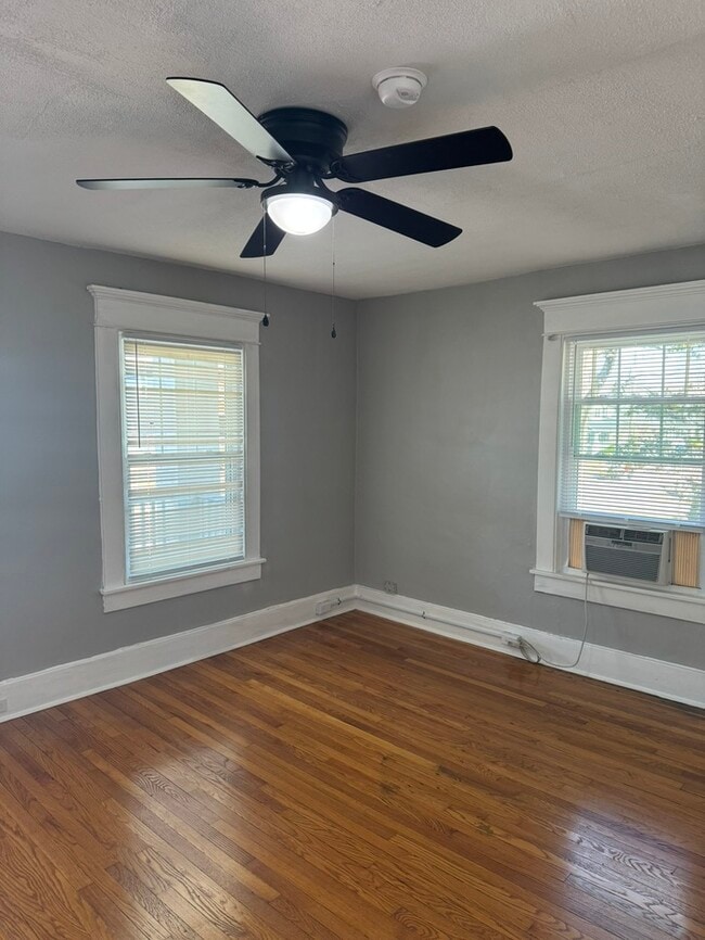 Building Photo - 1020 Sharpe Ave