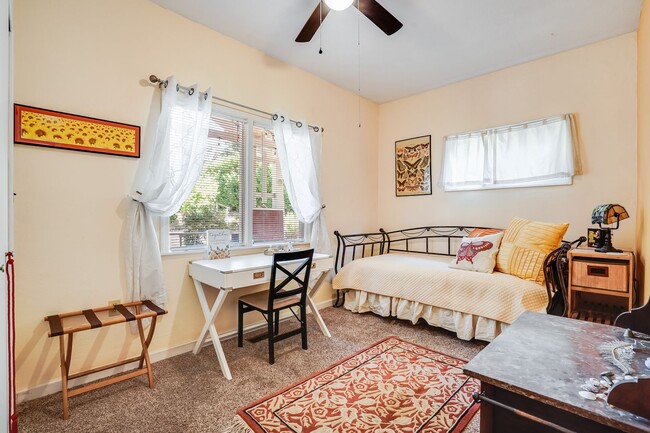 Building Photo - Charming 3 bed, 2 bath Craftsman Cottage in the Heart of Oak Grove