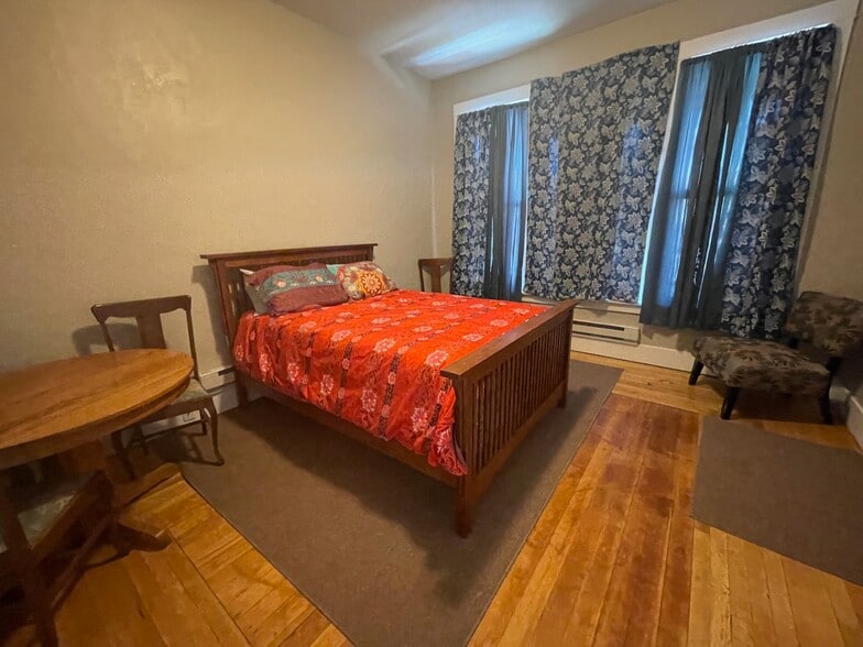 Building Photo - 644 W Galena St