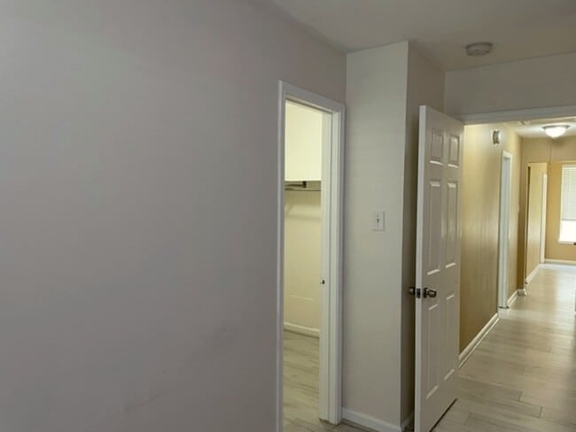 Building Photo - 7114 Glen Rosa Dr