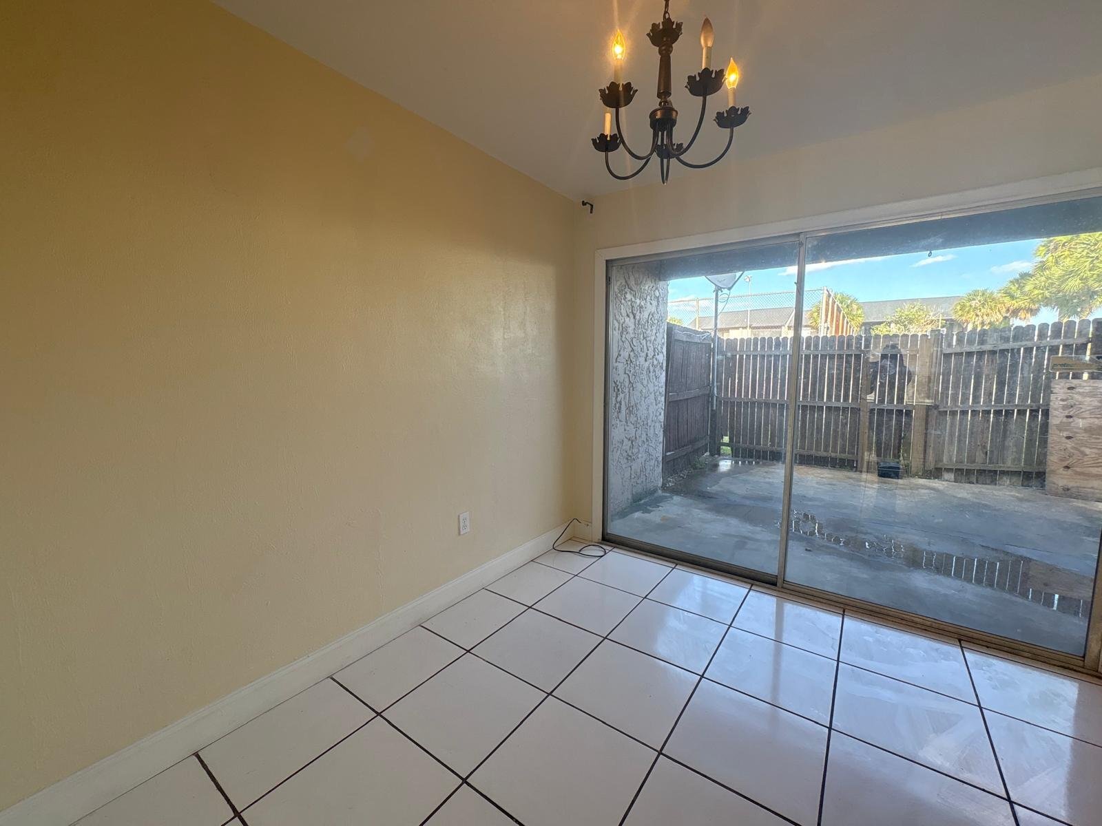 Building Photo - 4033 Henley Rd