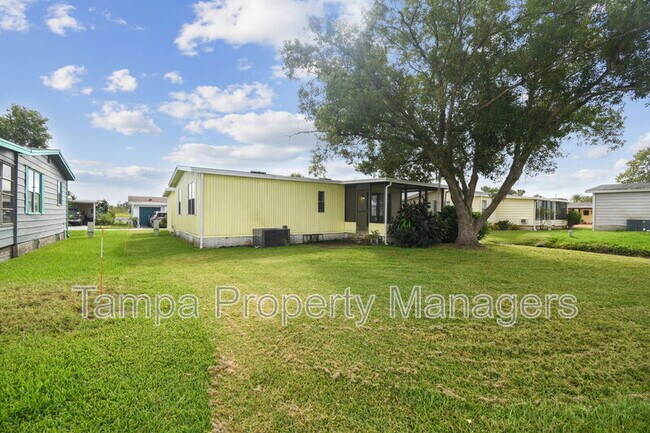 Building Photo - 201 Country Ln