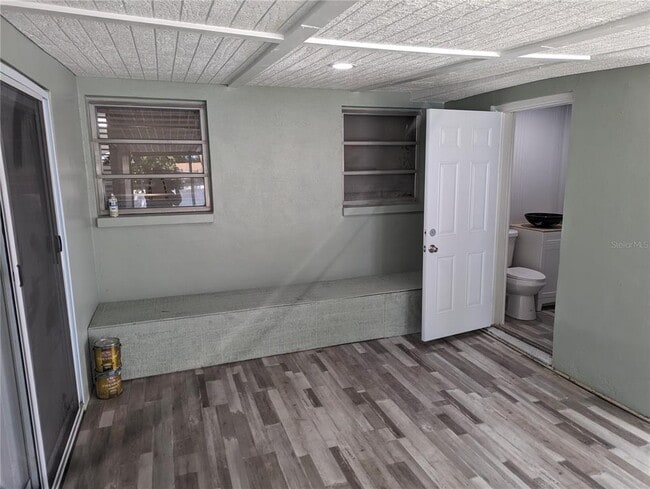 Building Photo - 206 N Gunlock Ave
