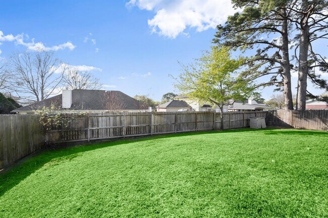 Building Photo - 9871 Twin Shores Dr