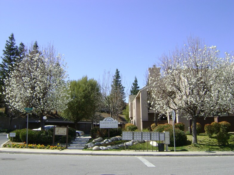 Canyon Creek Apartments 6100 Tudor Way Bakersfield CA 93306