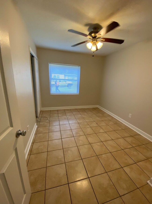 Building Photo - Charming home with a New Kitchen, tile flo...