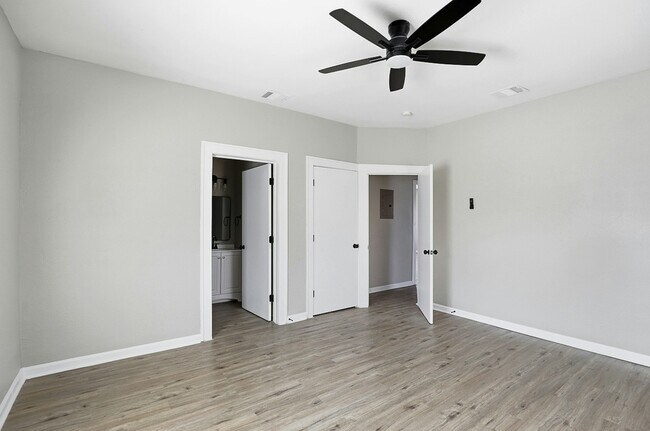 Building Photo - 1230 Hammond Ave