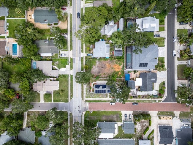 Building Photo - Charming 3BD/2BTH Home with Private Backyard in the Heart of Safety Harbor