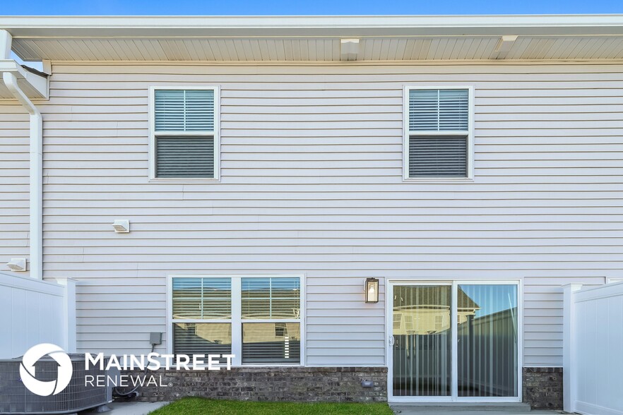 Building Photo - 2069 Paddle Wheel Dr