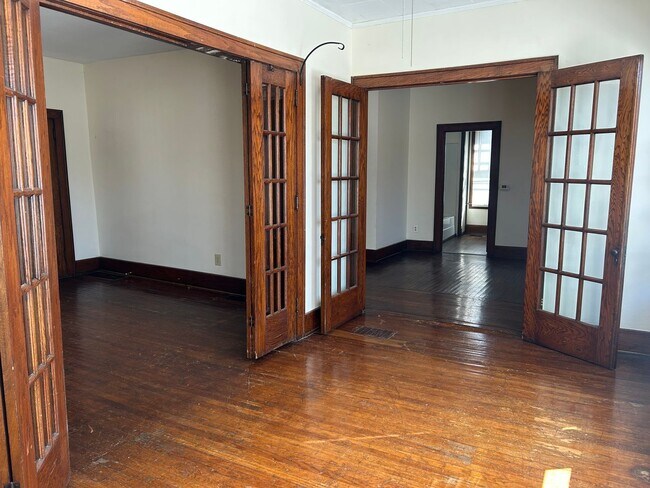 Building Photo - col218