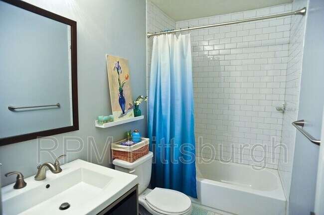 Building Photo - 4016 Willow St