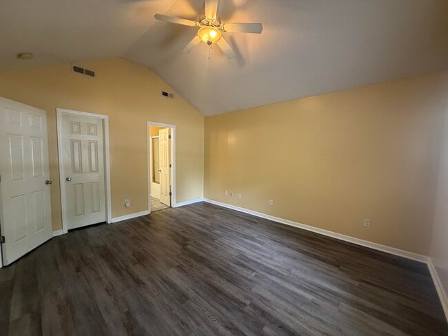Building Photo - 30 Spanish Moss Cir