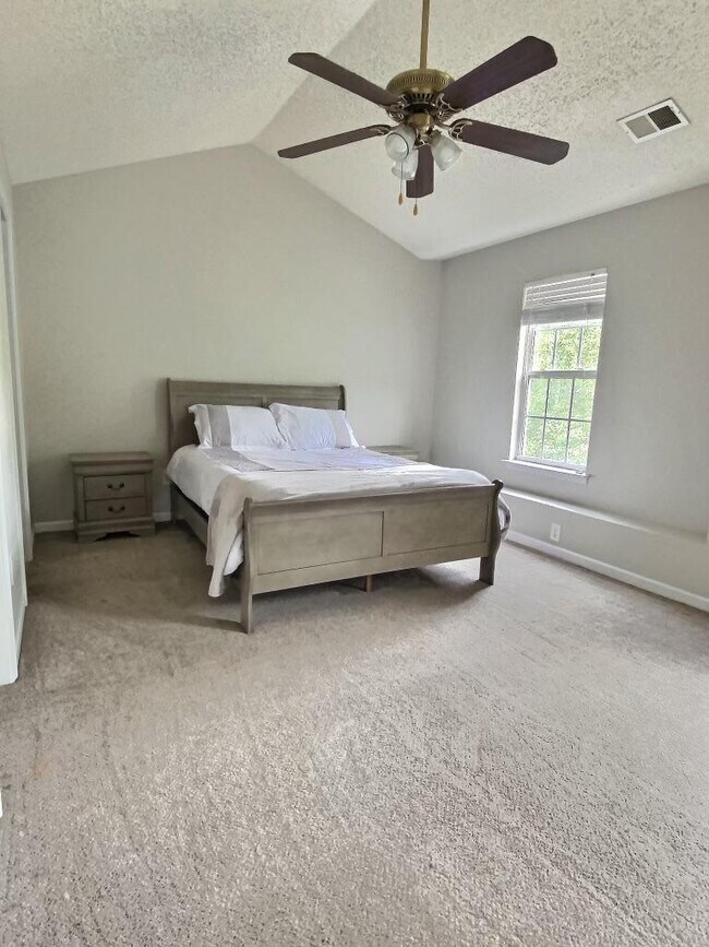 Building Photo - 8018 Christmas Ct