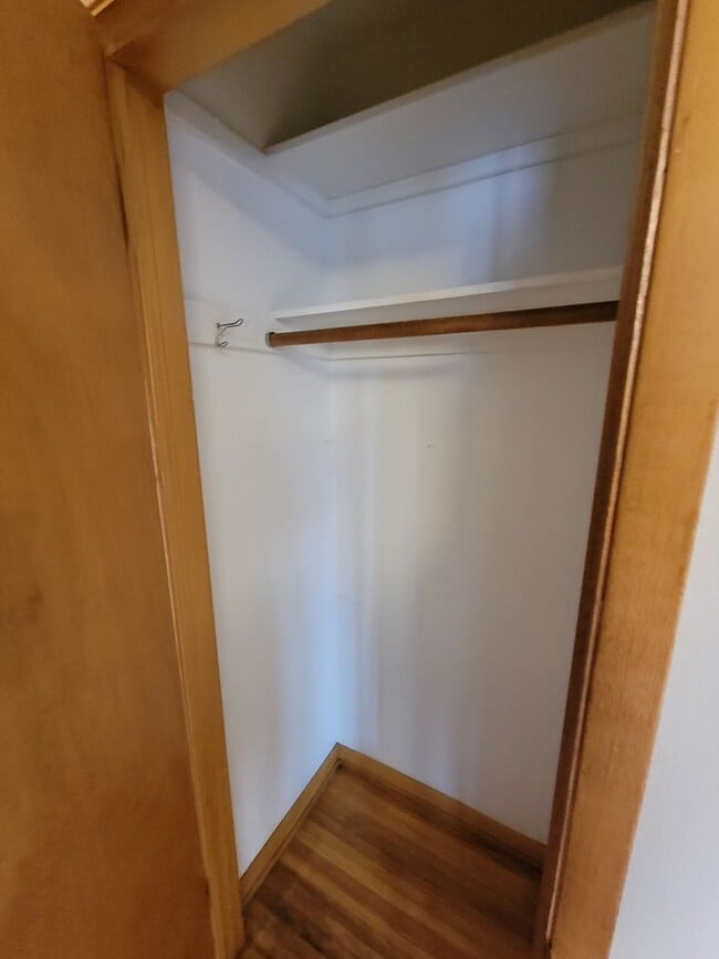 Building Photo - 4 Bed 2 Bath house for Rent!