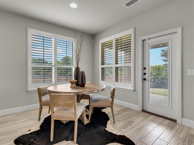 Building Photo - 310 Hawthorn Dr