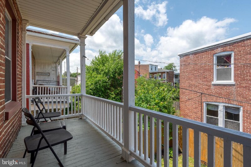 Building Photo - 153 E Ross St