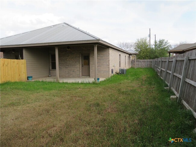 Building Photo - 247 Rosalie Dr