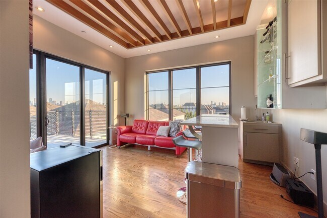 Building Photo - 5521 Kiam St