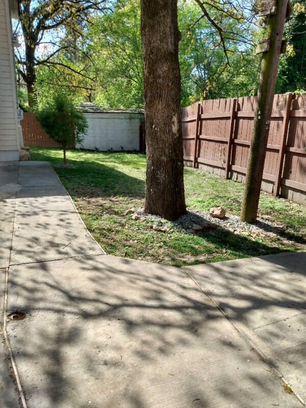 Building Photo - 201 Lake Dr