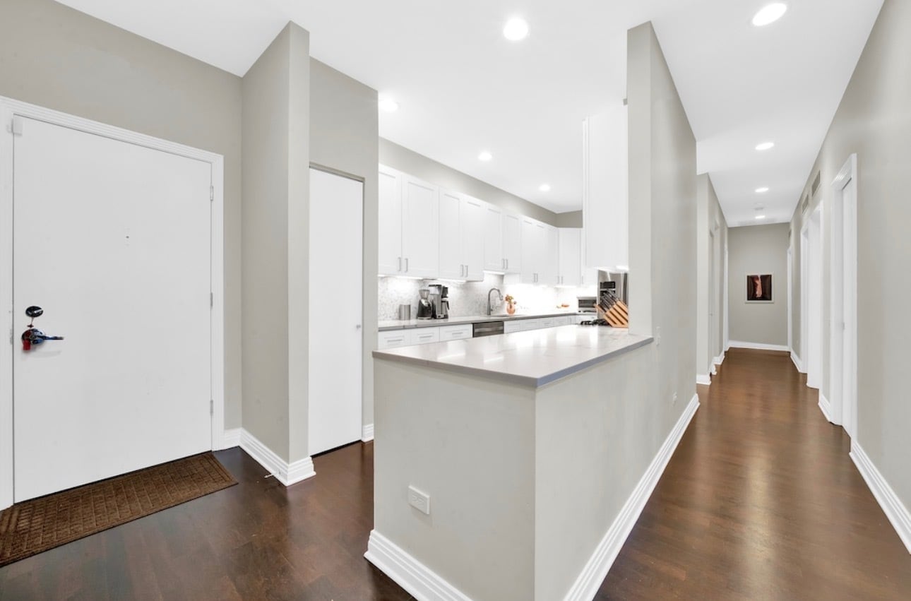 Building Photo - 550 W Fulton St