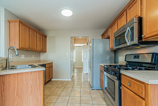 Building Photo - 1017 Dewberry Ct