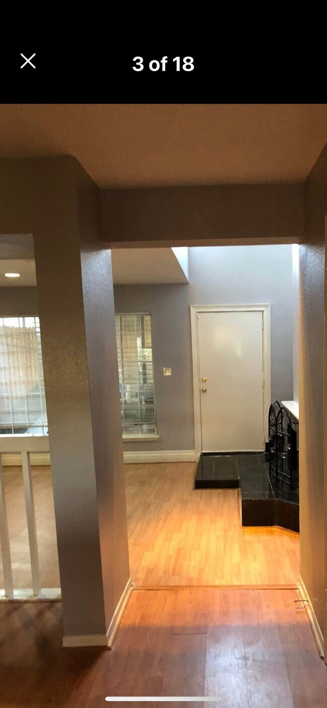 Building Photo - 10924 Village Bend Ln
