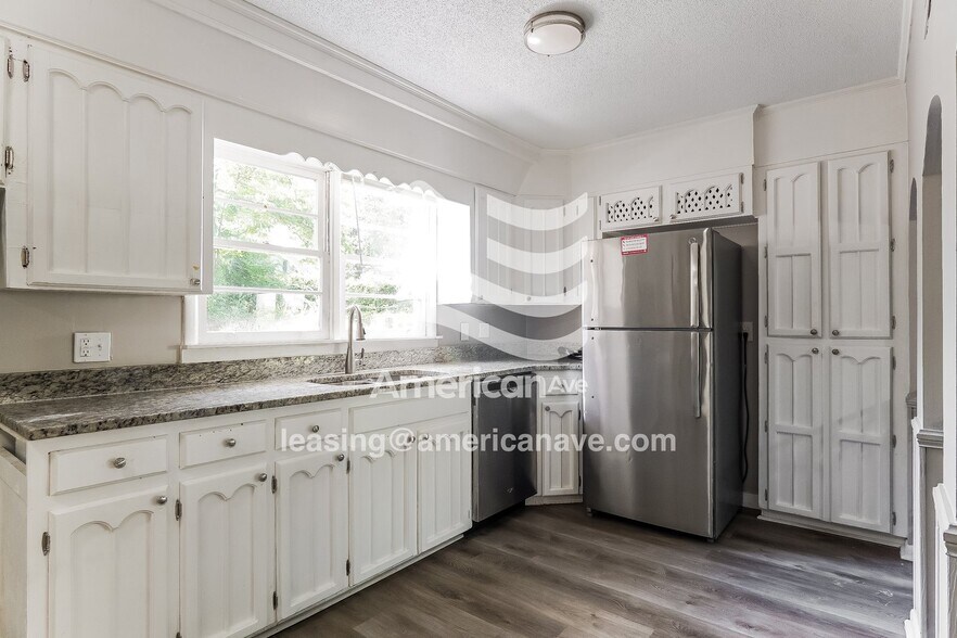 Building Photo - 620 Glen Crest Dr