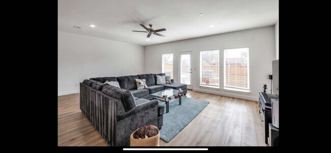 Building Photo - 5629 Woodlands Dr