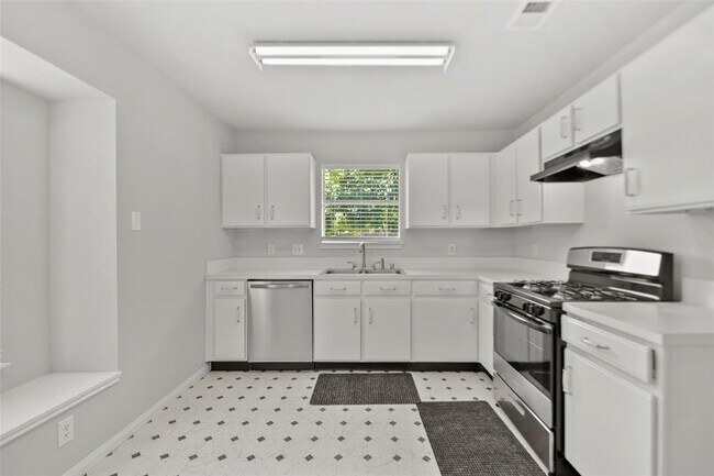 Building Photo - 12803 Rockford Dr