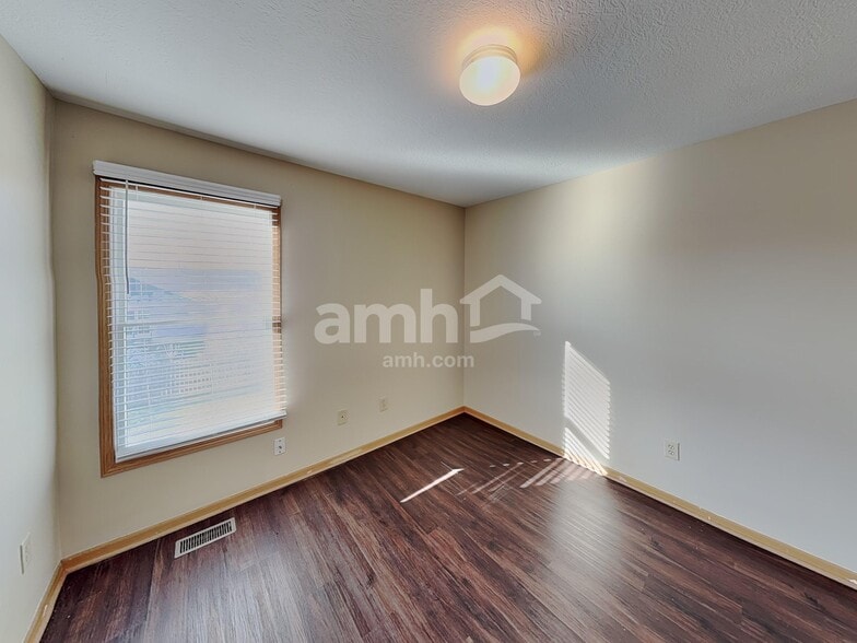 Building Photo - 395 Belfair Dr