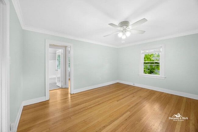 Building Photo - Discover Luxurious Harmony in the Heart of Evanston