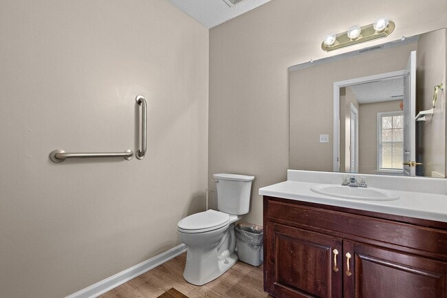 Building Photo - Large Home in Harvest