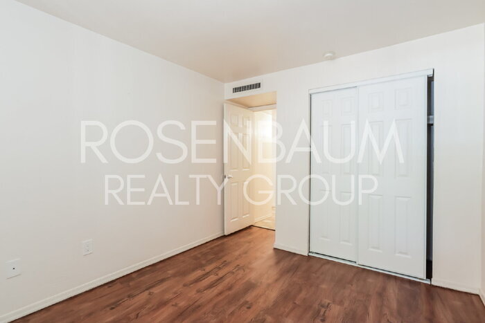 Building Photo - 455 W Kelso St