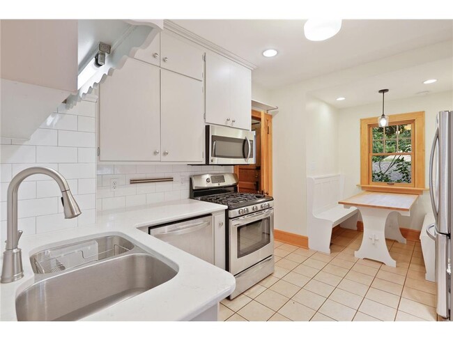 Building Photo - 2301 Benjamin St NE