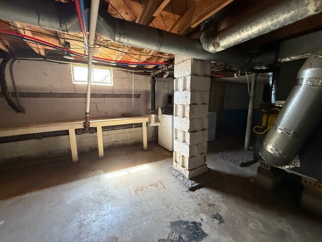 Building Photo - Pet-Friendly 2-Bedroom Home with Fenced Yard and Parking in Nashville, TN