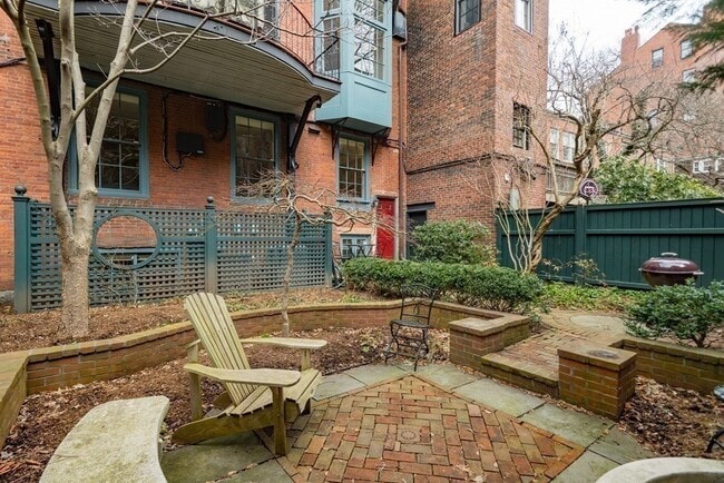 Building Photo - 64 Mt Vernon St