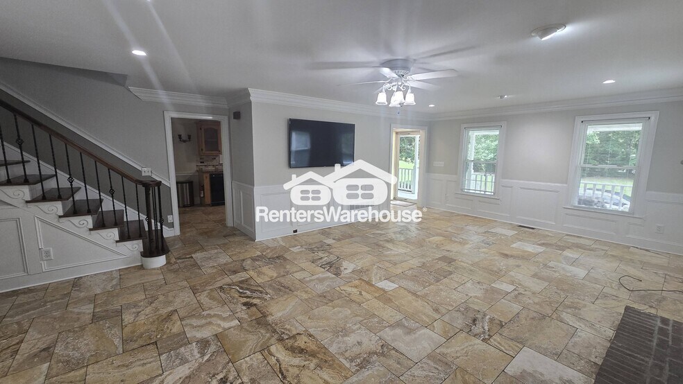 Building Photo - 165 Oak Hill Cir