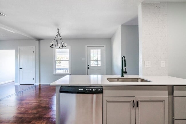 Building Photo - 1819 Pecan St