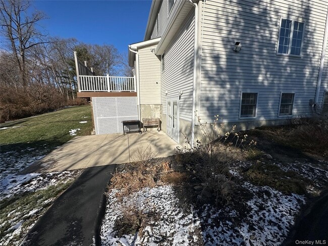 Building Photo - 27 Meadow St