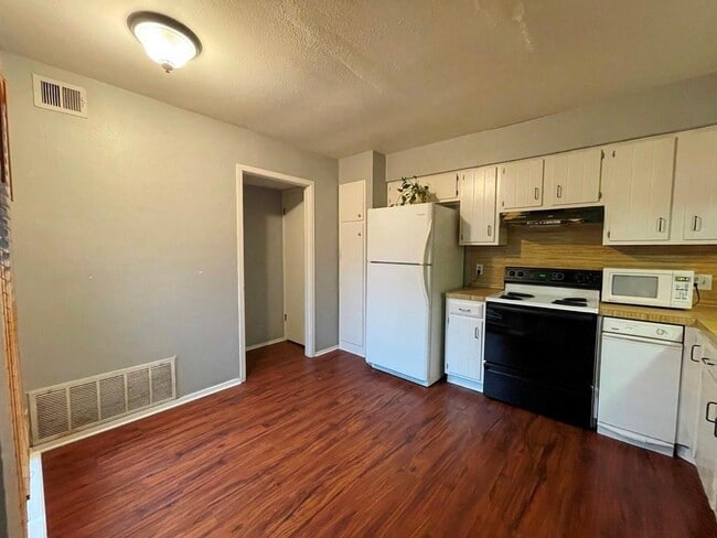 Building Photo - 1734 Timberwood Dr