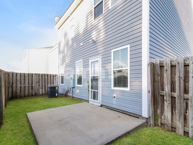 Building Photo - 28 Thornbury Dr