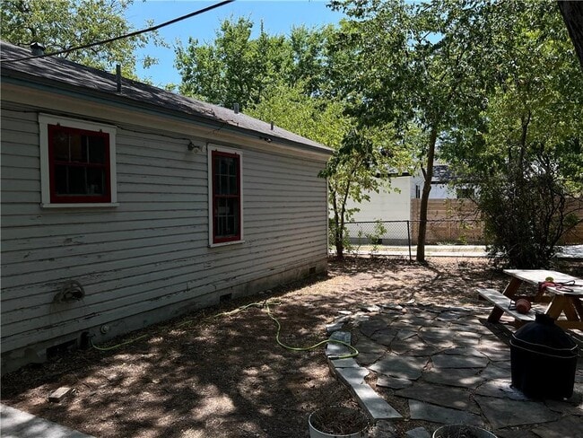 Building Photo - 3510 Robinson Ave