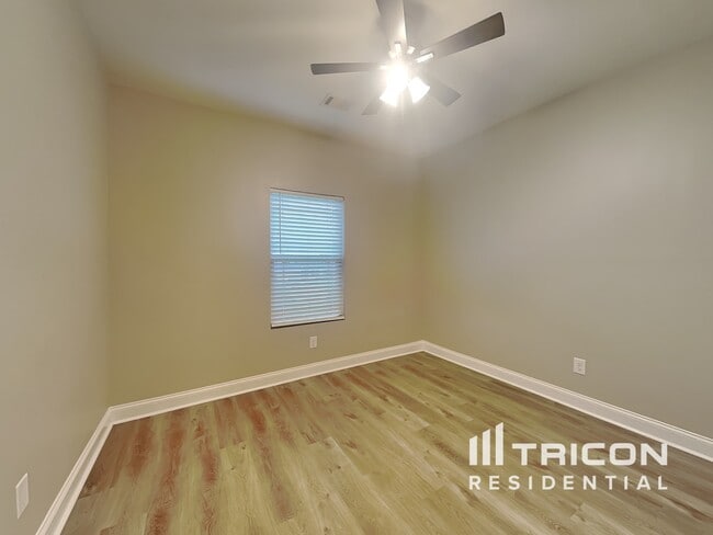 Building Photo - 517 Knollwood