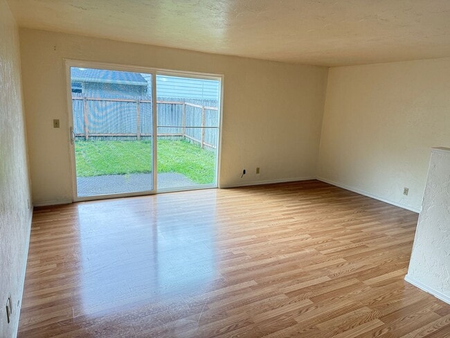 Building Photo - Updated 2 bedroom, 1 bath with garage!