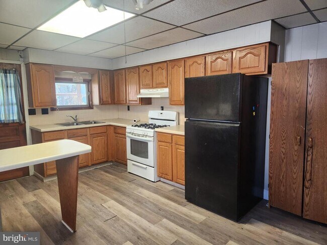 Building Photo - 29 S F St