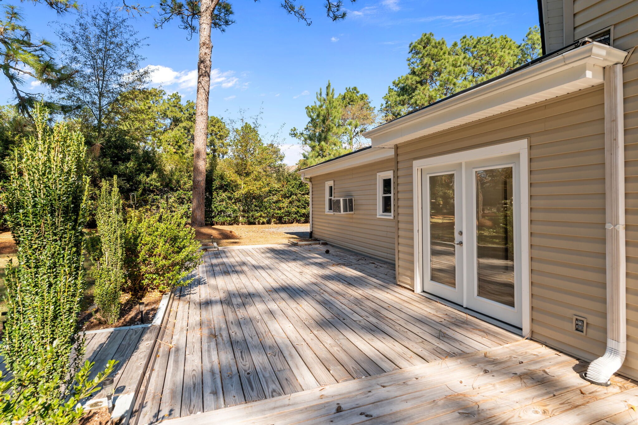 Building Photo - 53 Pine Lake Dr